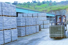 Vật liệu xây dựng được sử dụng cho các tòa nhà và kết cấu hạ tầng chiếm hơn 15% tổng lượng khí thải nhà kính trên toàn thế giới. Ảnh: Song Lê