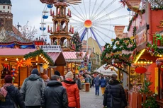 Lạm phát khu vực đồng Euro nhích nhẹ lên 2,2% trong tháng 11