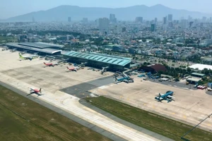 Máy bay trong sân đỗ tại cảng quốc nội và quốc tế cảng hàng không Đà Nẵng