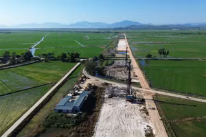 Tiến độ nhỏ giọt tại dự án đường Tố Hữu nối dài đi sân bay Phú Bài tại gói thầu 21, phần việc nhà thầu Đồng Tâm. Ảnh: Trí Đức