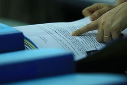 Lăng kính đấu thầu ngày 15/1