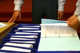 Chứng chỉ hành nghề đấu thầu hết hạn, phải thi hay được cấp lại?