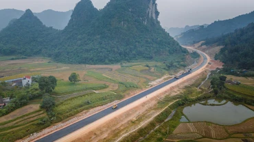 Một đoạn tuyến trên cao tốc Đồng Đăng - Trà Lĩnh do Tập đoàn Đèo Cả thi công