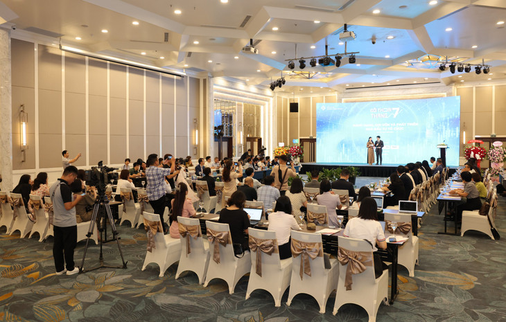 "Đối thoại tháng 7" thường niên về thị trường chứng khoán với chủ đề "Nâng hạng, gọi vốn và phát triển nhà đầu tư tổ chức" được Câu lạc bộ Nhà báo Chứng khoán tổ chức ngày 19/7 "Đối thoại tháng 7" thường niên về thị trường chứng khoán với chủ đề "Nâng hạng, gọi vốn và phát triển nhà đầu tư tổ chức" được Câu lạc bộ Nhà báo Chứng khoán tổ chức ngày 19/7