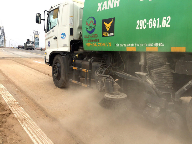 Xe hút bụi vệ sinh mặt cầu Thăng Long