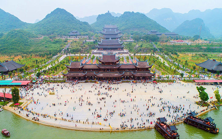 Năm 2022, tổng lượt khách du lịch đến Hà Nam ước đạt 3,15 triệu lượt khách, tăng 23,0% so với cùng kỳ, vượt 19,0% kế hoạch. Ảnh: Hương Lan