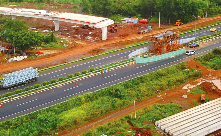 Đầu tư ra tấm ra món, làm những dự án tiếp tục sinh ra tiền mới gọi là đầu tư phát triển. Ảnh minh họa: Tiên Huyền