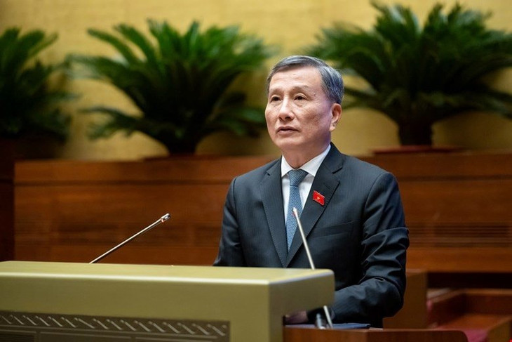 Chủ nhiệm Ủy ban Khoa học, Công nghệ và Môi trường Lê Quang Huy trình bày báo cáo thẩm tra Dự án Luật Điện lực (sửa đổi)