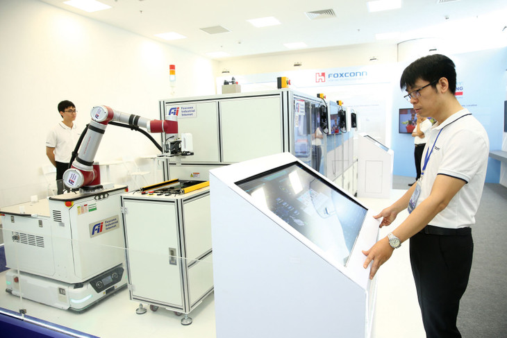 Viện Nghiên cứu Quản lý Kinh tế Trung ương đưa ra 3 kịch bản tăng trưởng GDP năm 2024: kịch bản cơ sở là 6%, kịch bản cao là 6,5%, kịch bản thấp là 5,5%. Ảnh: Lê Tiên