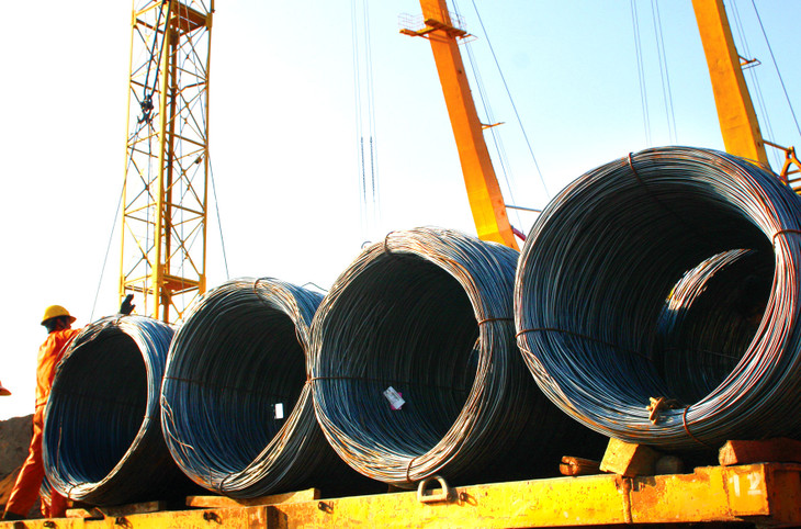 Xu hướng tăng giá nguyên vật liệu thế giới vẫn diễn biễn phức tạp, sẽ tiếp tục được phản ánh vào giá các mặt hàng trong nước. Ảnh: Tiên Giang