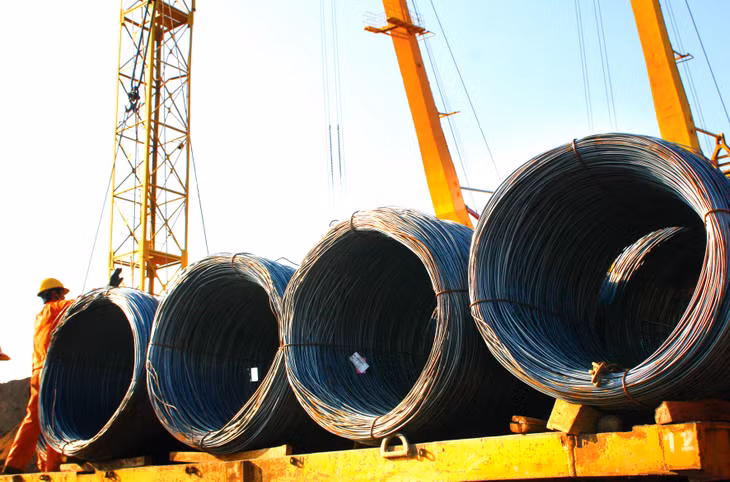 Xu hướng tăng giá nguyên vật liệu thế giới vẫn diễn biễn phức tạp, sẽ tiếp tục được phản ánh vào giá các mặt hàng trong nước. Ảnh: Tiên Giang