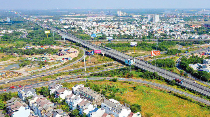 TP.HCM đang rà soát quỹ đất dọc hai bên tuyến đường Vành đai 3 khai thác, bán đấu giá tạo nguồn vốn đầu tư. Ảnh: Lê Tiên