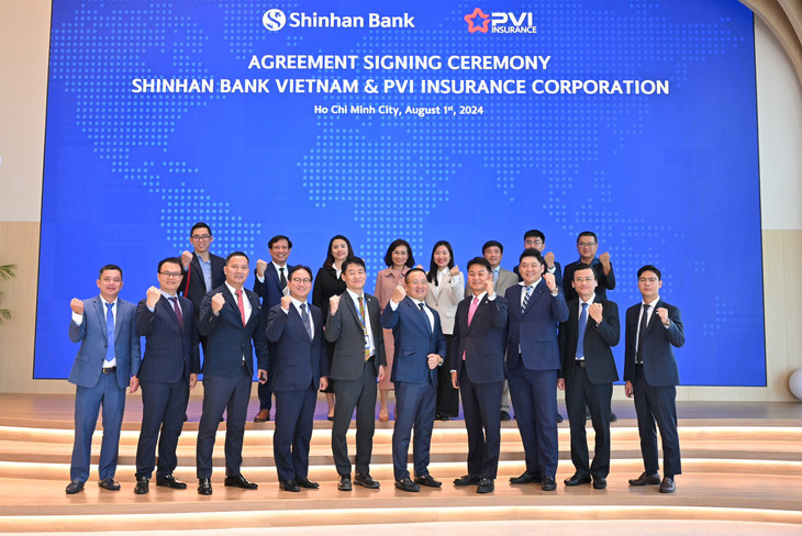 Đại diện Bảo hiểm PVI và ngân hàng Shinhan chụp ảnh lưu niệm sau lễ ký kết Đại diện Bảo hiểm PVI và ngân hàng Shinhan chụp ảnh lưu niệm sau lễ ký kết