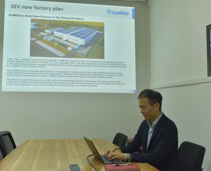 Toshiharu Sato giỏi ngôn ngữ Anh, thông thuộc ngôn ngữ Việt, điều đó không chỉ giúp anh trực tiếp đọc báo tiếng Việt, mà còn hiểu sâu về những thông tin tổng hợp thường xuyên nhận được từ bộ phận phụ trách sàng lọc truyền thông của Sumida Việt Nam Toshiharu Sato giỏi ngôn ngữ Anh, thông thuộc ngôn ngữ Việt, điều đó không chỉ giúp anh trực tiếp đọc báo tiếng Việt, mà còn hiểu sâu về những thông tin tổng hợp thường xuyên nhận được từ bộ phận phụ trách sàng lọc truyền thông của Sumida Việt Nam