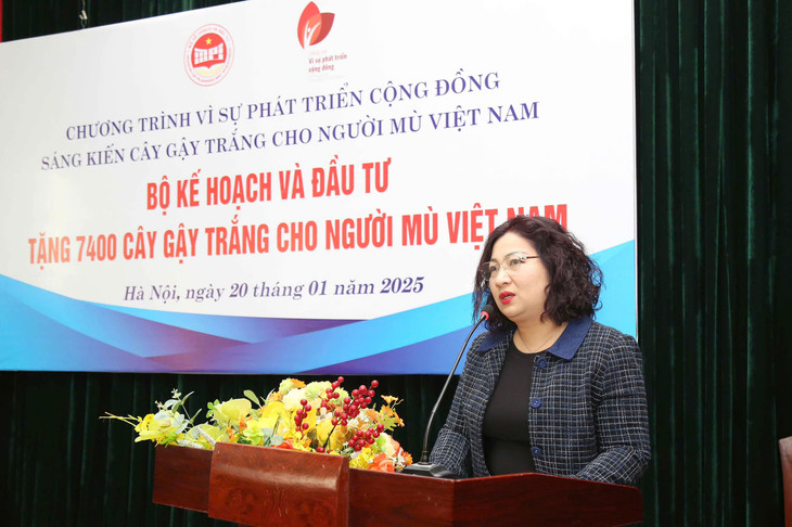 Chủ tịch Công đoàn Bộ Kế hoạch và Đầu tư Lê Thị Tường Thu phát biểu tại buổi lễ