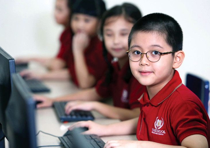 Hệ thống giáo dục nước ta cần tạo nên một tinh thần học tập mới, làm bạn với AI và các dụng cụ mới khác, mà vẫn giữ được những giá trị văn hóa truyền thống của dân tộc. Ảnh: Phú An Hệ thống giáo dục nước ta cần tạo nên một tinh thần học tập mới, làm bạn với AI và các dụng cụ mới khác, mà vẫn giữ được những giá trị văn hóa truyền thống của dân tộc. Ảnh: Phú An