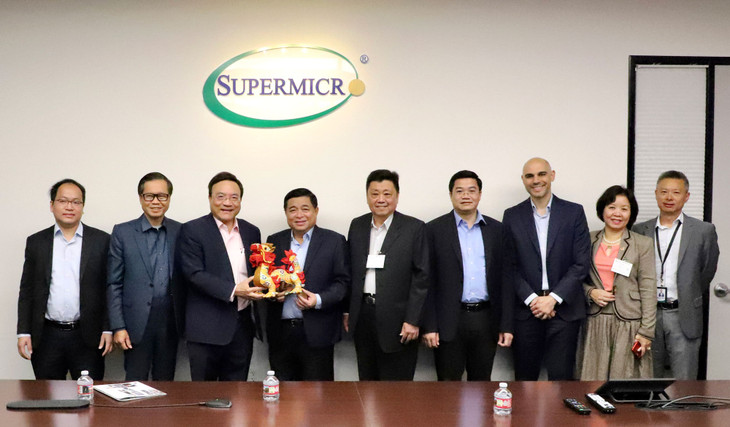 Bộ trưởng Nguyễn Chí Dũng làm việc với Super Micro Computer. Ảnh: MPI