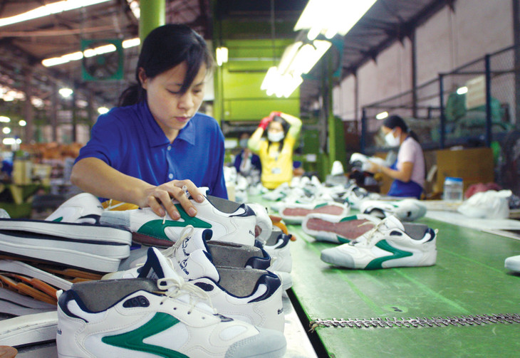 Các thị trường xuất khẩu lớn của Việt Nam như Mỹ, EU… đều cắt giảm tiêu dùng, kéo đơn hàng xuất khẩu của doanh nghiệp trong nước sụt giảm mạnh. Ảnh: Nhã Chi