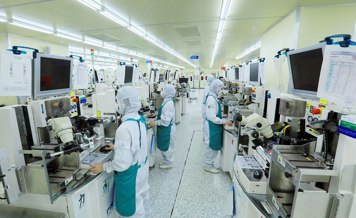 Việt Nam cần cung ứng nguồn nhân lực chất lượng để bảo đảm năng lực cạnh tranh trong một số lĩnh vực công nghệ cao như bán dẫn, điện và điện tử, IT… Ảnh: Tiên Giang