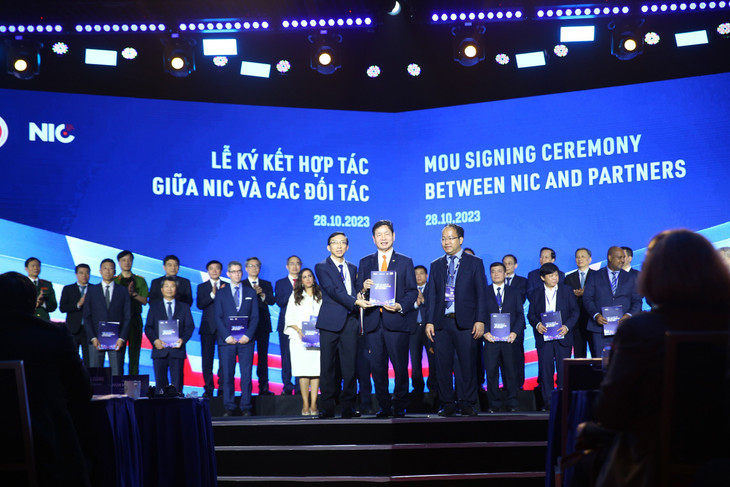 Lễ ký kết hợp tác giữa NIC và các đối tác. Ảnh: Lê Tiên