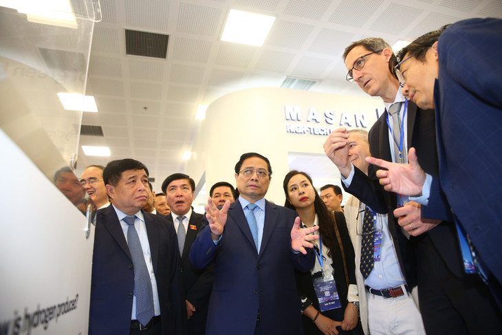 Thủ tướng tin tưởng việc khánh thành NIC Hoà Lạc sẽ tạo ra không gian ĐMST cho đất nước thể hiện rõ tinh thần dám nghĩ, dám làm, dám đổi mới để phát triển trở thành mô hình phát triển đất nước, qua đó góp phần tạo nên biểu tượng mới cho Việt Nam là điểm đến của ĐMST. Ảnh: Lê Tiên