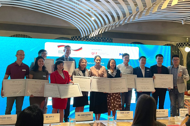 12 start-up "tốt nghiệp" Vườn ươm Công nghệ Xanh. Ảnh: Thế Vũ 12 start-up "tốt nghiệp" Vườn ươm Công nghệ Xanh. Ảnh: Thế Vũ