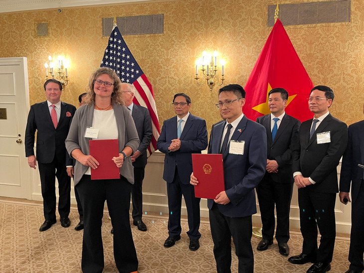 Lễ trao Biên bản ghi nhớ giữa NIC và Cadence Design Systems