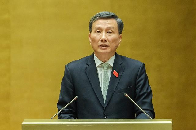 Chủ nhiệm Ủy ban Khoa học, Công nghệ và Môi trường Lê Quang Huy trình bày báo cáo thẩm tra. Ảnh: Quốc hội
