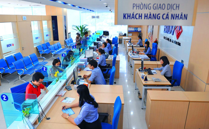 Các ngân hàng có thể điều chuyển vốn giữa các chi nhánh, kế hoạch chỉ tiêu kinh doanh của chi nhánh để tạo nguồn hỗ trợ thiệt hại do bão lũ. Ảnh: Lê Tiên Các ngân hàng có thể điều chuyển vốn giữa các chi nhánh, kế hoạch chỉ tiêu kinh doanh của chi nhánh để tạo nguồn hỗ trợ thiệt hại do bão lũ. Ảnh: Lê Tiên