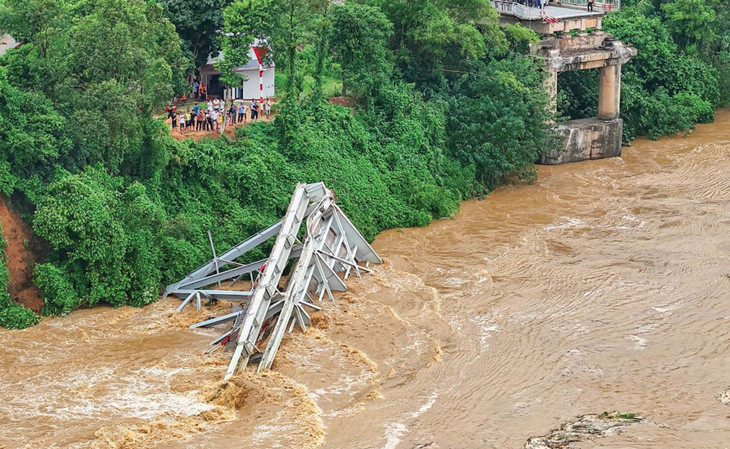 Có ý kiến đề xuất điều chuyển vốn đọng tại những công trình, dự án có tỷ lệ giải ngân thấp và không có khả năng cải thiện cho việc tái thiết các công trình, dự án hạ tầng bị thiệt hại do bão lũ. Ảnh: Hải Nam Có ý kiến đề xuất điều chuyển vốn đọng tại những công trình, dự án có tỷ lệ giải ngân thấp và không có khả năng cải thiện cho việc tái thiết các công trình, dự án hạ tầng bị thiệt hại do bão lũ. Ảnh: Hải Nam