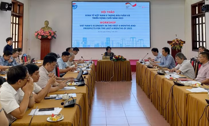 Toàn cảnh Hội thảo công bố Báo cáo "Kinh tế Việt Nam 6 tháng đầu năm và triển vọng cuối năm 2023"