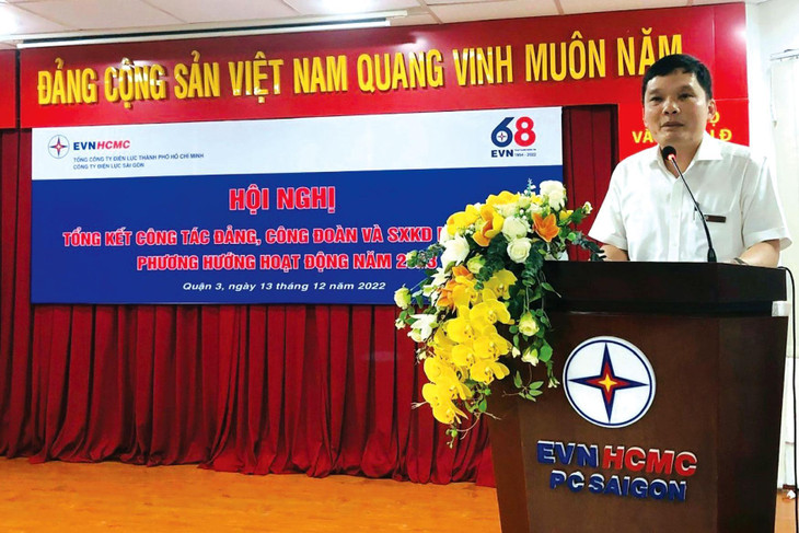 Ông Hoàng Đình Ấn - Giám đốc Công ty Điện lực Sài Gòn phát biểu tại Hội nghị