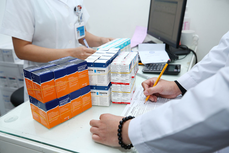 Nhiều chủ đầu tư chọn phương pháp giá thấp nhất khi đấu thầu thuốc, trang thiết bị y tế dẫn tới hiệu quả mua sắm không cao. Ảnh: Lê Tiên Nhiều chủ đầu tư chọn phương pháp giá thấp nhất khi đấu thầu thuốc, trang thiết bị y tế dẫn tới hiệu quả mua sắm không cao. Ảnh: Lê Tiên