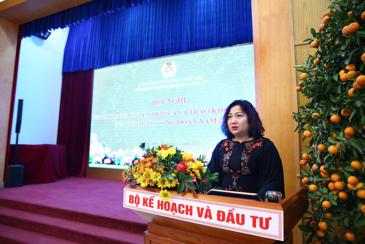 Chủ tịch Công đoàn Bộ Kế hoạch và Đầu tư Lê Thị Tường Thu phát biểu tại Hội nghị