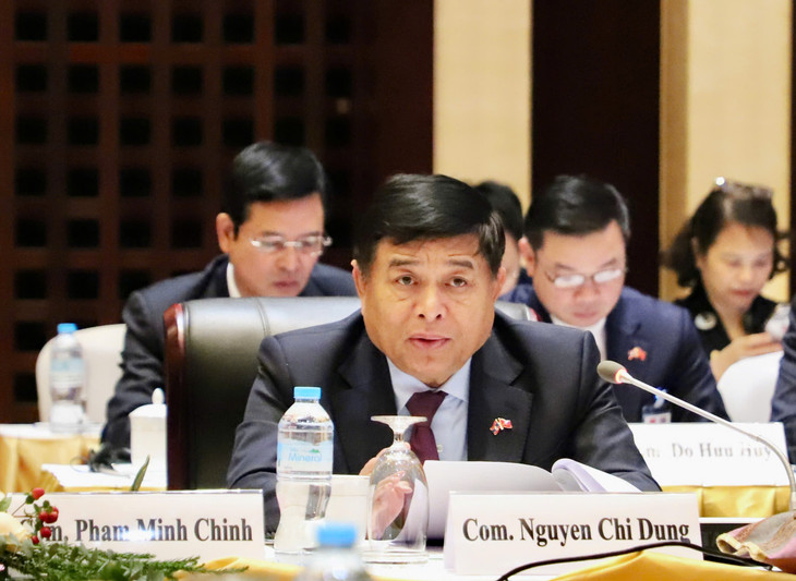 Bộ trưởng Bộ Kế hoạch và Đầu tư Nguyễn Chí Dũng phát biểu tại Kỳ họp