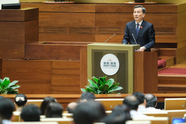 Chủ nhiệm Ủy ban Khoa học, Công nghệ và Môi trường của Quốc hội Lê Quang Huy trình bày Báo cáo thẩm tra Dự án Luật sửa đổi bổ sung một số điều của Luật Tần số vô tuyến điện. Chủ nhiệm Ủy ban Khoa học, Công nghệ và Môi trường của Quốc hội Lê Quang Huy trình bày Báo cáo thẩm tra Dự án Luật sửa đổi bổ sung một số điều của Luật Tần số vô tuyến điện.