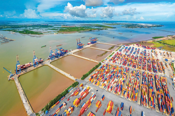 Dự án Luật sửa 4 luật phân cấp cho UBND cấp tỉnh chấp thuận chủ trương đầu tư các dự án xây dựng mới bến cảng, khu bến cảng thuộc cảng biển đặc biệt có quy mô dưới 2.300 tỷ đồng. Ảnh: Nhã Chi