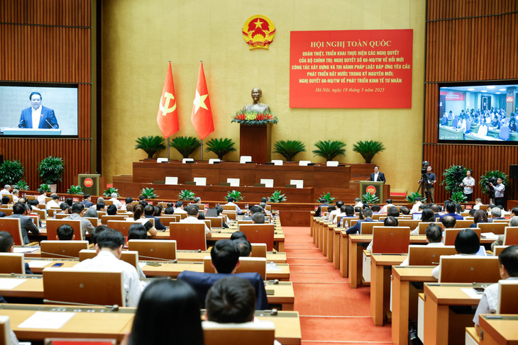 Sáng 18/5, Bộ Chính trị, Ban Bí thư tổ chức Hội nghị toàn quốc quán triệt và triển khai thực hiện Nghị quyết số 66-NQ/TW, ngày 30/4/2025 của Bộ Chính trị về đổi mới công tác xây dựng và thi hành pháp luật đáp ứng yêu cầu phát triển đất nước trong kỷ nguyên mới và Nghị quyết số 68-NQ/TW, ngày 4/5/2025 của Bộ Chính trị về phát triển kinh tế tư nhân