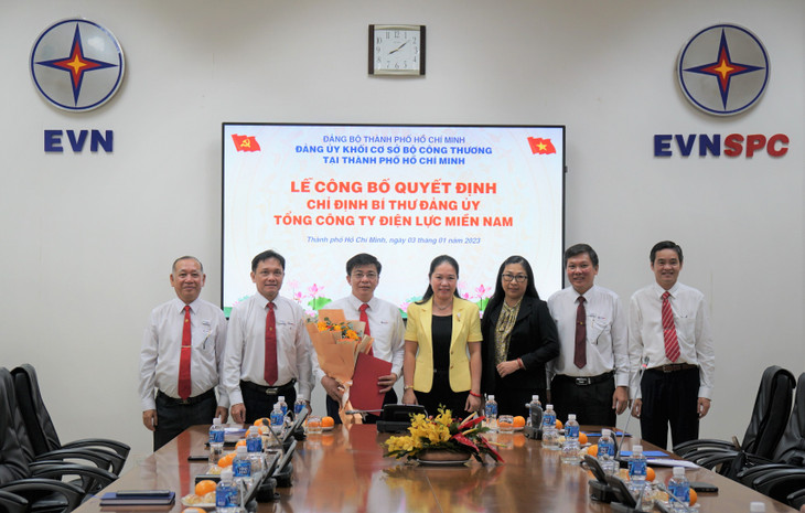 Lãnh đạo Đảng ủy Khối Cơ sở Bộ Công Thương tại TP. Hồ Chí Minh, Lãnh đạo Tổng công ty Điện lực miền Nam chúc mừng tân Bí thư Tổng công ty Điện lực miền Nam