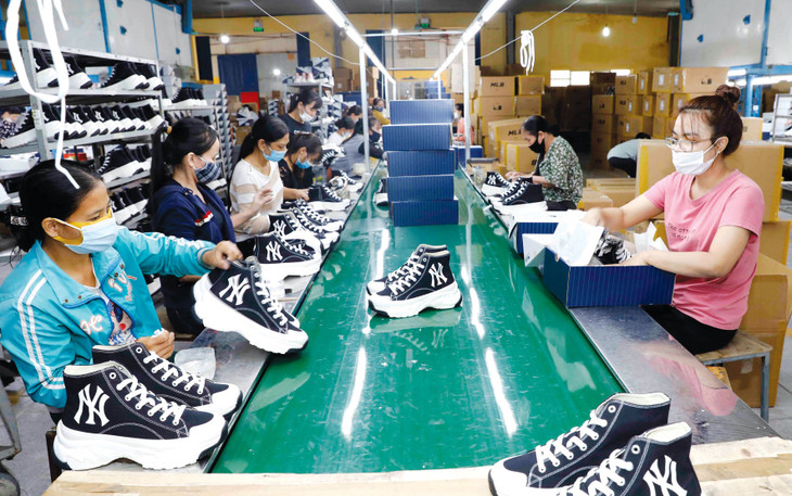 Nhiều doanh nghiệp buộc phải cắt giảm nhân công do đơn hàng giảm, chi phí đầu vào không ngừng tăng. Ảnh: Trần Việt