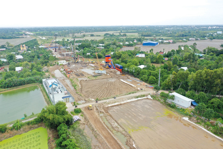 Theo quy định hiện hành, việc lựa chọn nhà thầu phục vụ công tác giải phóng mặt bằng chỉ được thực hiện sau khi có quyết định phê duyệt dự án. Ảnh: Lê Tiên Theo quy định hiện hành, việc lựa chọn nhà thầu phục vụ công tác giải phóng mặt bằng chỉ được thực hiện sau khi có quyết định phê duyệt dự án. Ảnh: Lê Tiên