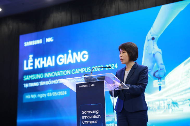 Thứ trưởng Bộ Kế hoạch và Đầu tư Nguyễn Thị Bích Ngọc phát biểu tại buổi lễ. Ảnh: Lê Tiên