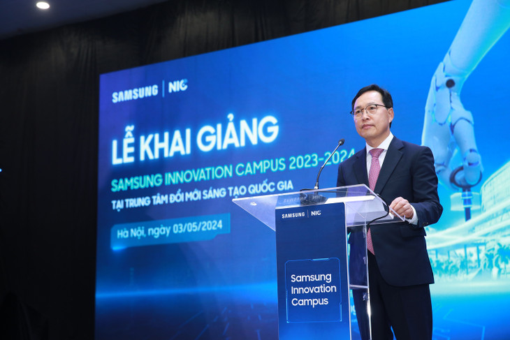 Tổng Giám đốc Tổ hợp Samsung Việt Nam Choi Joo Ho phát biểu tại buổi lễ. Ảnh: Lê Tiên