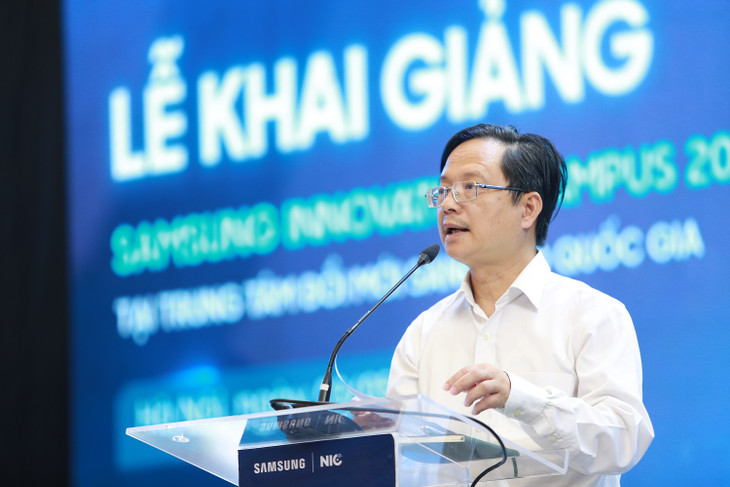 GS.TSKH Vũ Hoàng Linh - Hiệu trưởng Trường Đại học Khoa học tự nhiên - Đại học Quốc gia Hà Nội phát biểu tại buổi lễ. Ảnh: Lê Tiên