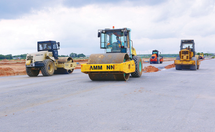 Nhiều trình tự, thủ tục hành chính được đề xuất cắt giảm, đơn giản hóa nhằm đẩy nhanh tiến độ triển khai các chương trình, dự án đầu tư công. Ảnh: Lê Tiên Nhiều trình tự, thủ tục hành chính được đề xuất cắt giảm, đơn giản hóa nhằm đẩy nhanh tiến độ triển khai các chương trình, dự án đầu tư công. Ảnh: Lê Tiên