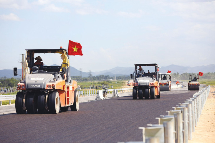 Trong 4 tháng đầu năm 2025, có 10 bộ, cơ quan trung ương và 35 địa phương giải ngân kế hoạch vốn đầu tư công đạt trên mức bình quân chung của cả nước. Ảnh: Tường Lâm Trong 4 tháng đầu năm 2025, có 10 bộ, cơ quan trung ương và 35 địa phương giải ngân kế hoạch vốn đầu tư công đạt trên mức bình quân chung của cả nước. Ảnh: Tường Lâm