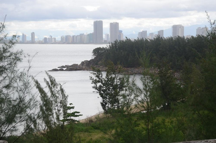 Dự án Khu phức hợp Bãi Bụt - Sơn Trà của Tập đoàn LDG. Trước đây là dự án do Công ty CP Hải Duy và Công ty CP Đầu tư và Dịch vụ TP.HCM làm chủ đầu tư với tổng vốn đầu tư 300 triệu USD. Đến nay đã hơn 15 năm vẫn hoang vắng.