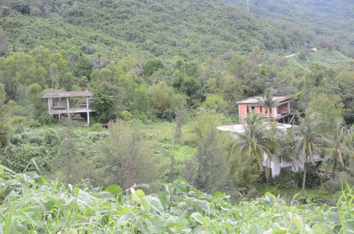 Ngay bên cạnh là Dự án Khu du lịch sinh thái, nhà nghỉ, dịch vụ tại bán đảo Sơn Trà của Công ty TNHH Du lịch và Đầu tư xây dựng Sơn Hải.