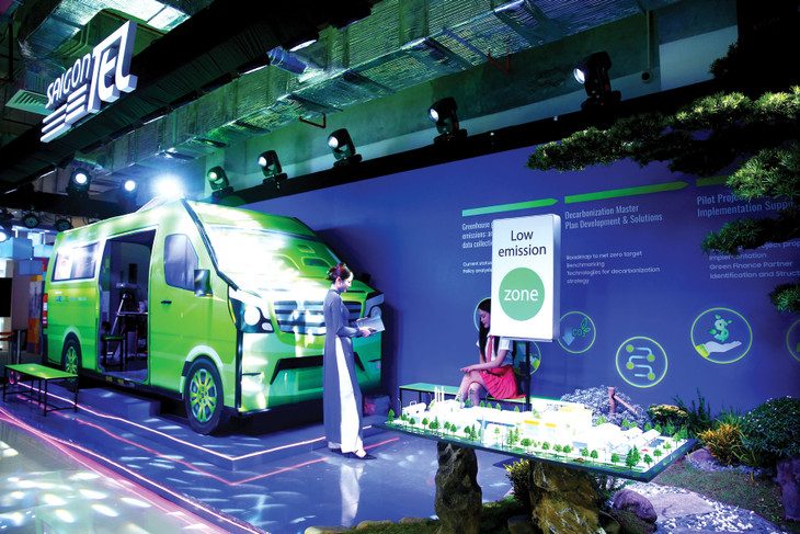 Hội nghị lần thứ 11 Ban Chấp hành Trung ương Đảng khóa XIII xác định rõ việc chuyển đổi mô hình tăng trưởng theo hướng dựa trên khoa học - công nghệ, đổi mới sáng tạo, kinh tế số, kinh tế xanh và kinh tế tuần hoàn. Ảnh: Nhã Chi