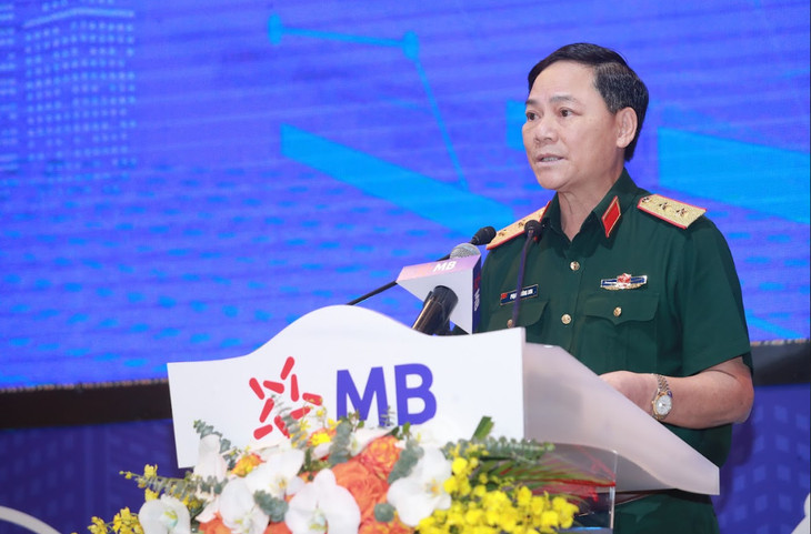 Ông Phạm Trường Sơn, Phó Tổng tham mưu trưởng Quân đội Nhân dân Việt Nam, phát biểu tại ĐHCĐ MB, sáng 19/4/2024 Ông Phạm Trường Sơn, Phó Tổng tham mưu trưởng Quân đội Nhân dân Việt Nam, phát biểu tại ĐHCĐ MB, sáng 19/4/2024